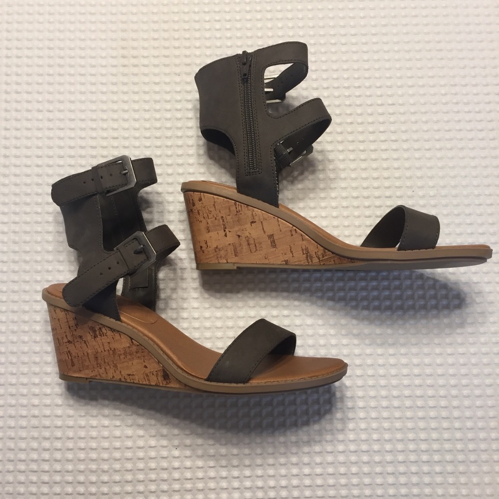 Grey Sandal Wedges with Ankle Straps and Buckles